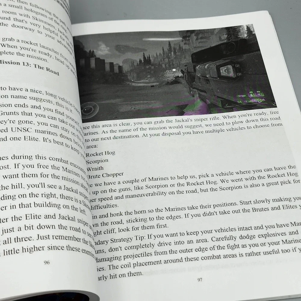Halo‎ Infinite: Complete Guide- Rare Book Van Putnam 2022 - ISBN: 9798413381373